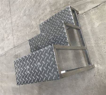 乾昊设计生产定制三阶踏步楼梯 矮踏板楼梯 防滑步步高踏板楼梯